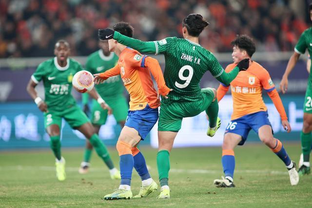 【中超】法比奥失空门+进球被吹 泰山“2队”0比0国安